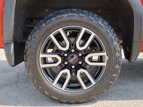 Used 2022 GMC Sierra 1500 AT4 w/ Technology Package image 11