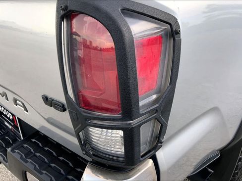 Used 2022 Toyota Tacoma TRD Off-Road AWD/4WD image 30