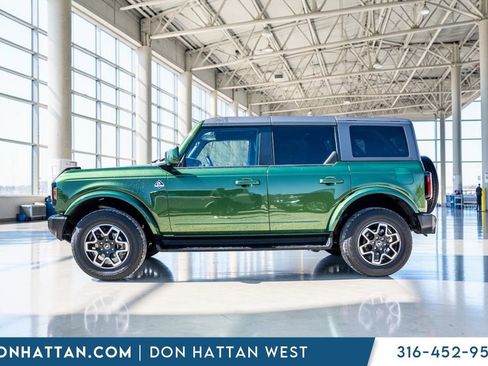 Used 2025 Ford Bronco Outer Banks AWD/4WD image 2