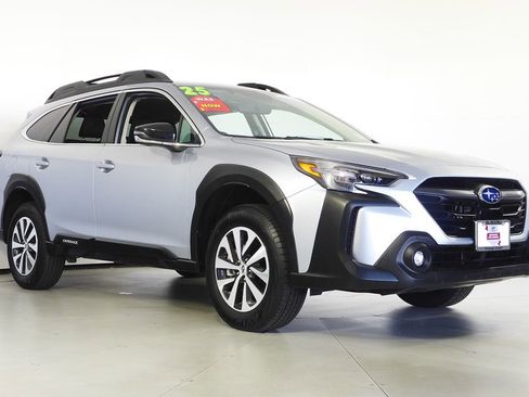 Certified 2025 Subaru Outback Premium image 4