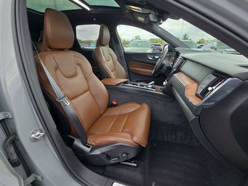 Used 2025 Volvo XC60 B5 Ultra w/ Climate Package AWD/4WD image 29