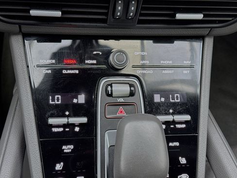 Used 2020 Porsche Cayenne AWD/4WD image 12