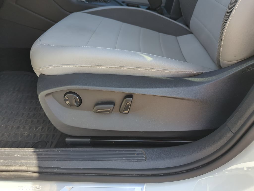 Certified 2023 Volkswagen Taos SE FWD image 13