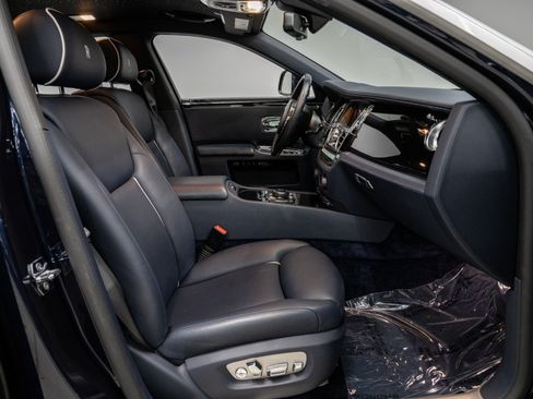 Used 2020 Rolls-Royce Ghost RWD image 13