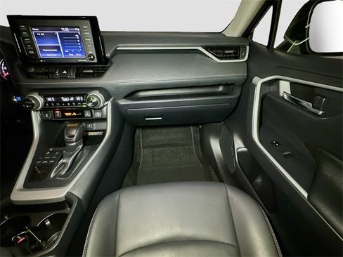 Used 2021 Toyota RAV4 XLE Premium image 33