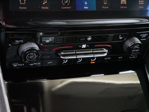 Used 2023 Jeep Grand Cherokee L Limited image 23