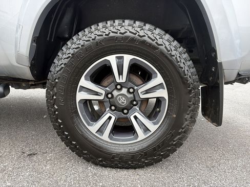 Used 2017 Toyota Tacoma TRD Sport image 20