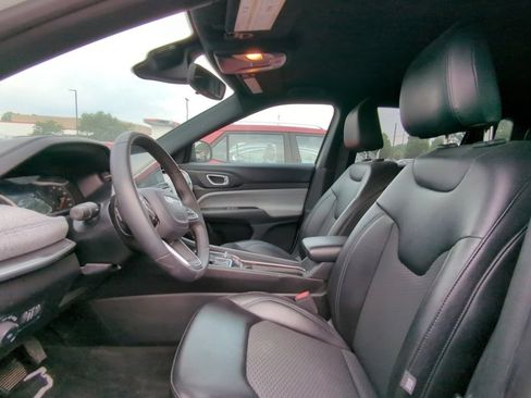 Used 2024 Jeep Compass Latitude AWD/4WD image 6