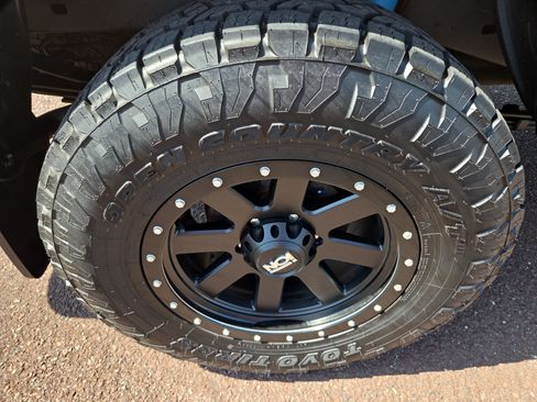 Used 2017 Toyota Tacoma TRD Sport w/ Tow Package (A/T) AWD/4WD image 10