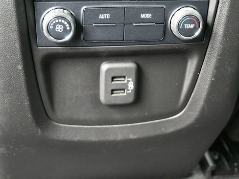 Used 2020 Buick Enclave Essence image 16