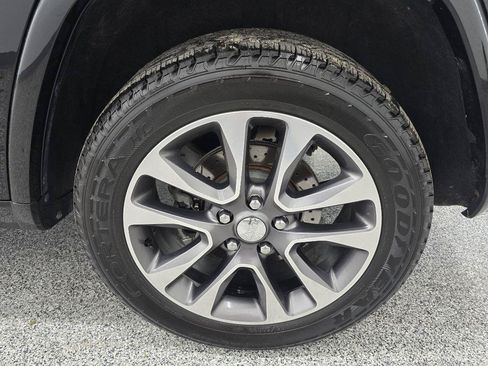 Used 2017 Jeep Grand Cherokee Overland AWD/4WD image 30
