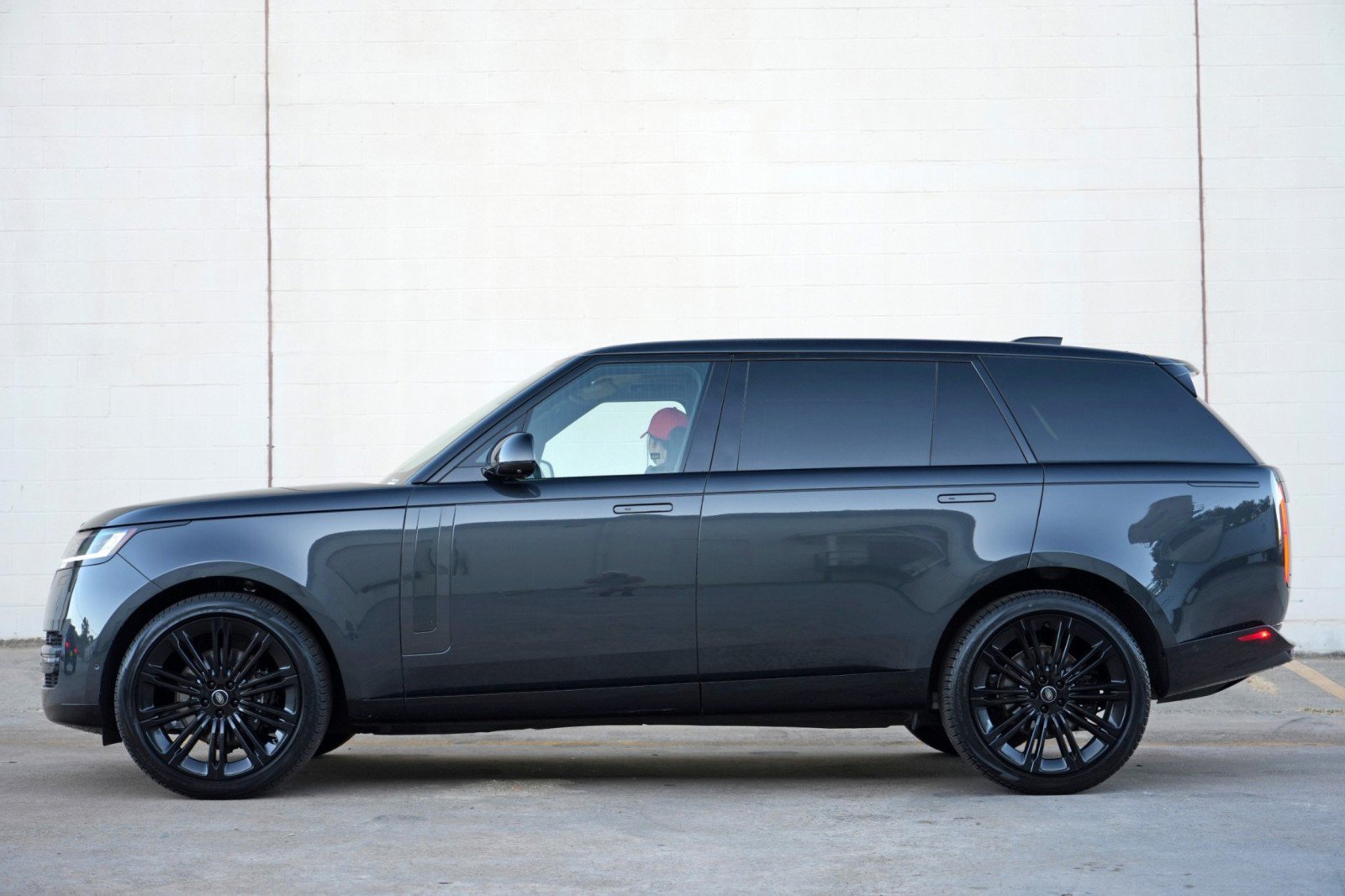 Used 2024 Land Rover Range Rover Long Wheelbase SE AWD/4WD image 9