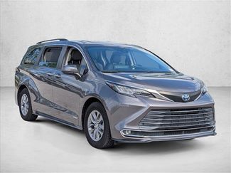Used 2021 Toyota Sienna XLE video 3