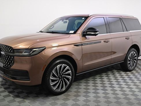 Used 2025 Lincoln Navigator Black Label image 2