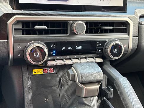 Used 2025 Toyota 4Runner Limited w/ Tow Technology Package AWD/4WD image 23