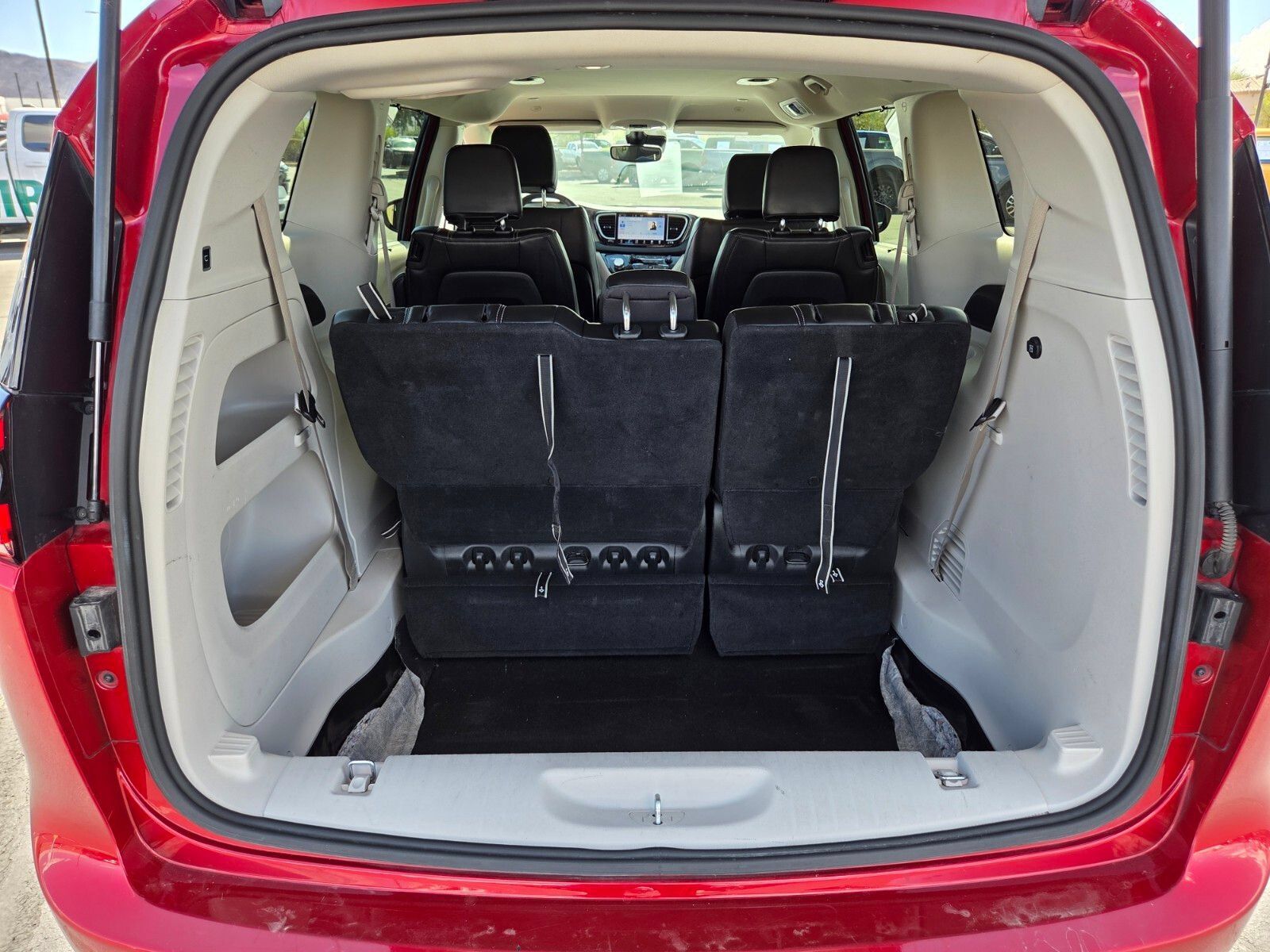 Used 2024 Chrysler Pacifica Touring-L FWD image 14