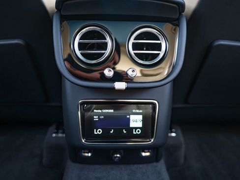 Used 2025 Bentley Bentayga AWD/4WD image 23