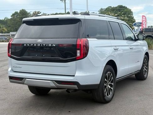 Used 2025 Ford Expedition Platinum AWD/4WD image 5