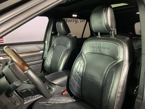 Used 2018 Ford Explorer Platinum image 14