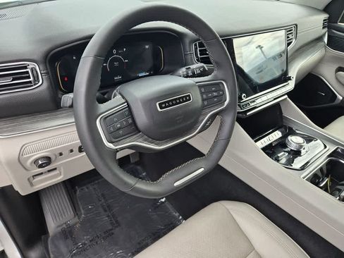 Used 2024 Jeep Wagoneer Series II w/ Flexible Seating Group AWD/4WD image 10