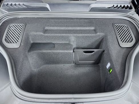 Certified 2025 Porsche Macan Electric image 31