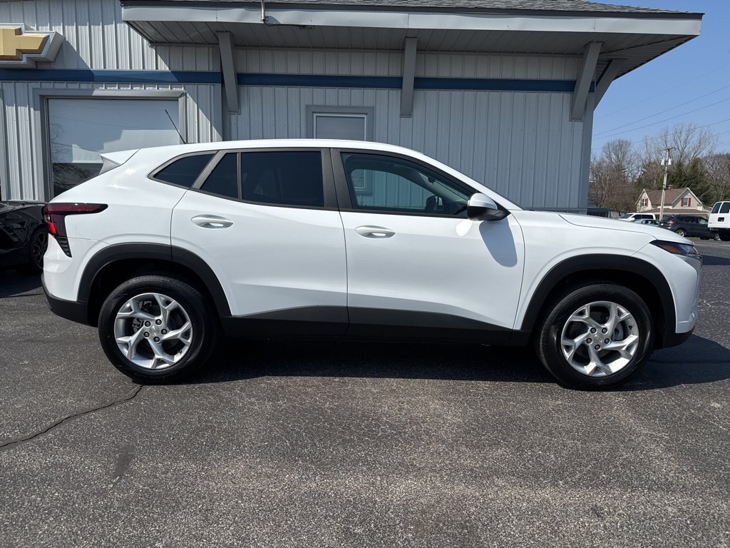 New 2026 Chevrolet Trax LS w/ LS Convenience Package FWD image 8