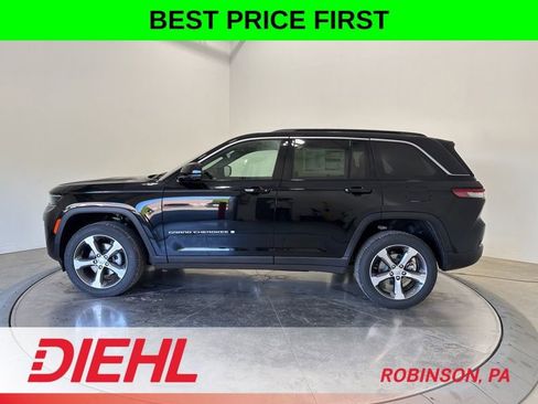 New 2026 Jeep Grand Cherokee Limited w/ Luxury Tech Group II AWD/4WD image 4