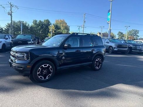 Used 2023 Ford Bronco Sport Outer Banks w/ Tech Package AWD/4WD image 3