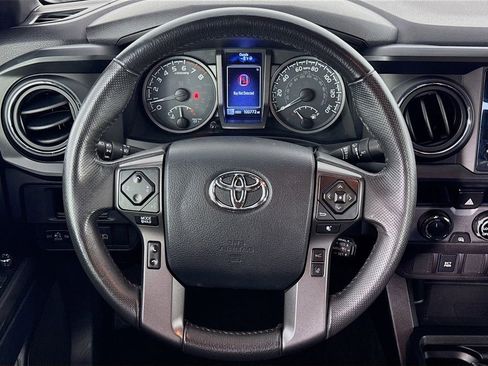Used 2018 Toyota Tacoma TRD Off-Road image 31