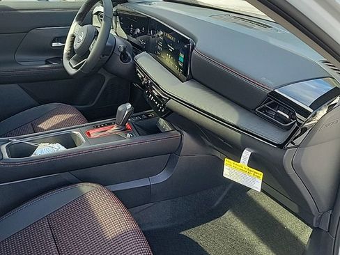 Used 2025 Nissan Kicks SR w/ SR Premium Package image 34