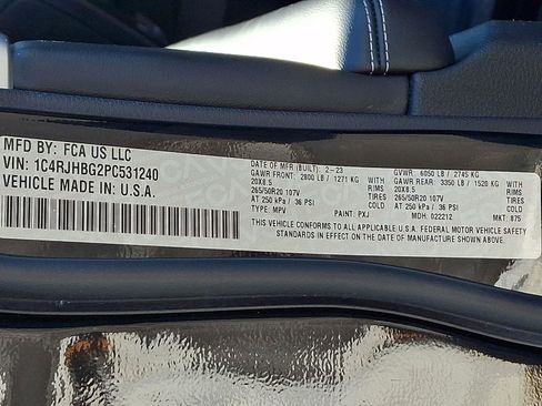 Used 2023 Jeep Grand Cherokee Limited w/ Black Appearance Package image 28