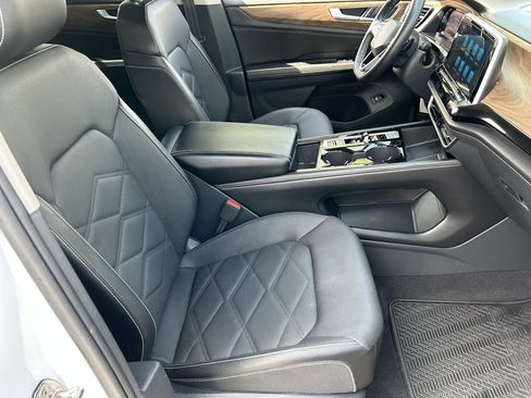 Used 2024 Volkswagen Atlas SE FWD image 9