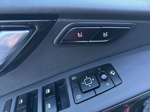 Used 2023 Kia Niro SX image 13