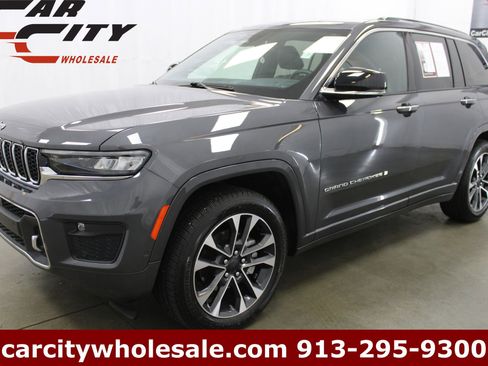 Used 2022 Jeep Grand Cherokee Overland image 1