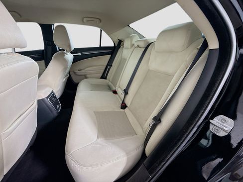 Used 2020 Chrysler 300 Touring image 25