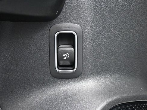 New 2026 Mercedes-Benz GLB 250 image 18