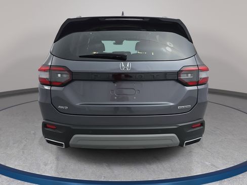 Certified 2025 Honda Pilot Touring image 6