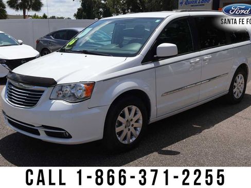 Used 2016 Chrysler Town & Country Touring FWD image 2