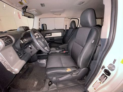 Used 2010 Toyota FJ Cruiser 4WD image 11