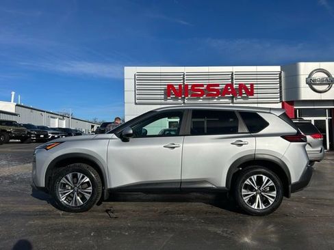 Used 2023 Nissan Rogue SV image 3