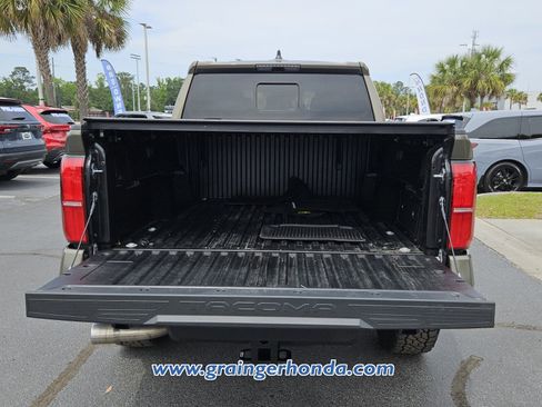 Used 2025 Toyota Tacoma TRD Sport w/ TRD Sport Upgrade Package image 13