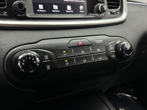 Used 2020 Kia Sorento AWD V6 image 15