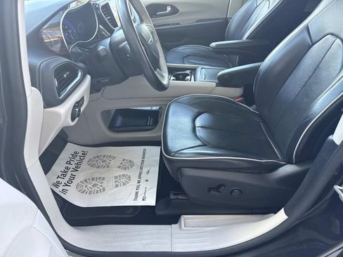Used 2021 Chrysler Pacifica Limited AWD/4WD image 61