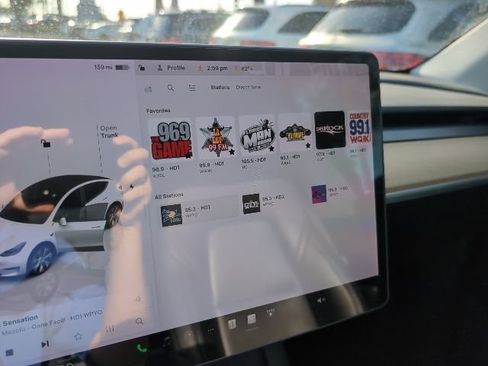 Used 2022 Tesla Model Y Long Range image 16