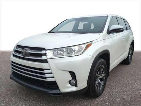Certified 2018 Toyota Highlander Plus FWD image 1