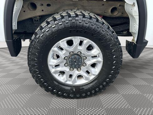 Used 2023 Chevrolet Silverado 2500 LT AWD/4WD image 33