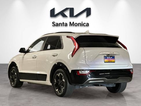 Certified 2023 Kia Niro Wave image 4