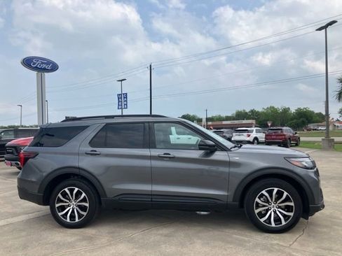 Used 2025 Ford Explorer ST-Line AWD/4WD image 8