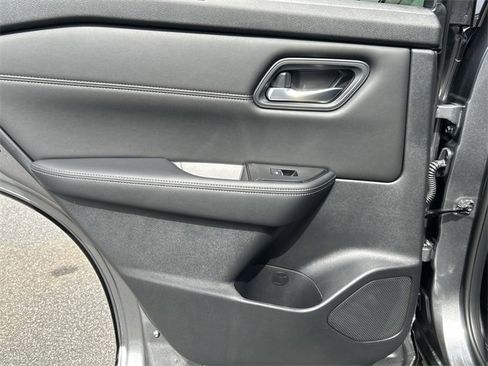 New 2025 Nissan Rogue SL w/ Tech Package image 17