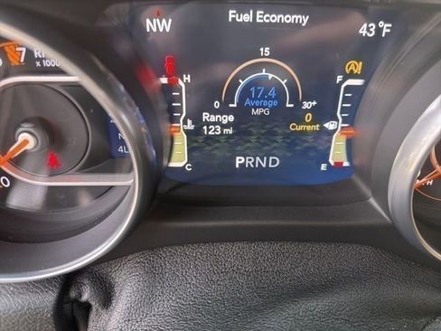 Used 2018 Jeep Wrangler Unlimited Sahara image 38